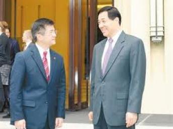 美国驻华大使骆家辉拜访薄熙来 美国驻华大使骆家辉拜访薄熙来