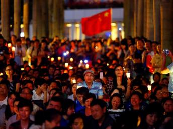 数周前，香港的反占中游行